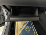 【グローブボックス 】車検証や取扱説明書などの書類を収納するスペースです(^^)