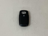 スマートキーを装備しています☆カギをカバンやポケットに入れて頂いた状態でドアロックの開閉やエンジンスタートをして頂けますよ!とても便利な装備です!