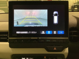 バックでの車庫入れも安心です!リアカメラが付いているバックモニター付のナビを装備しております。バンパーについているソナーや、操作線もついており距離感も画面から確認できます。