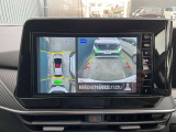 車を真上から見下ろしているかのように周囲の状況を把握して安心して駐車が行えるアラウンドビューモニターが付いています