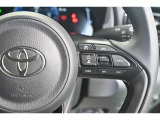 レーダークルーズコントロール(全車速追従機能付)付きです。車速に応じて追従支援してくれるので、ロングドライブも快適です。詳細は販売店スタッフまでおたずねください。