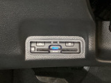 ハンドルの左下にETCがついています。高速道路の料金所の通過も楽々です。カードの取り出しもしやすい場所についています。