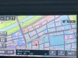 ●純正ナビ:一体感のあるナビは、高級感ある車内を演出してくれます。Bluetooth再生などオーディオ機能も充実しておりますので、運転もより楽しめます♪