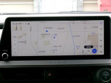 DCM(専用通信機)を装備したコネクティッドナビです。なお無償でのご利用期間は限定(令和12年7月まで)されています。詳しくは営業スタッフにお問い合わせください。