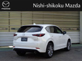ミドルクラスSUVのCX-5。魂動デザインとスカイアクティブ技術をフル搭載した初代が発売され、2017年にはさらに骨太で安定した構えと品格あるフォルムの魂動デザインに磨きをかけた、2代目にモデルチェンジしました