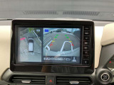 空から見下ろしているような視点で周囲を確認できるアラウンドビューモニター。駐車時にとても便利です。