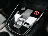 ご来店の場合、ローン審査はとても簡単です。ローンの本申し込みも運転免許証とキャッシュカードがあれば、金融機関お届け印はご不要です。
