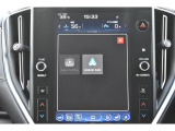 Apple CarPlay/Android Autoに対応しスマートフォンにインストールされているアプリを大画面に表示して使用できるほか、音声認識による操作も可能です。