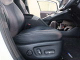 パワーシート搭載。微妙な調整が手軽にでき、ピッタリなポジションで運転することが可能です。