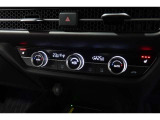 運転席と助手席の温度設定の変更が可能な左右独立タイプのデュアルエアコンです♪♪♪暑がりな人・寒がりな人も誰もが車内を快適にお過ごしいただけます♪♪♪