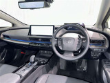 運転席まわりです。 各操作スイッチは使いやすい位置に配置されてます。