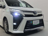高輝度で点灯速度が速く、しかも消費電力の少ないLEDヘッドライトが装備されています!LEDの明るい光が走行中の視界の確保をサポートして、夜のドライブがより楽しく安全に運転できます♪