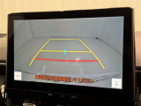 バックモニター付なので後退時に後方が見えるので安心。 車は構造上、死角がたくさんなので万が一を考えると必須ですね。 あくまで補助の為の装備、バックは目視で確認する事が重要ですよ。