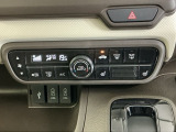 オートエアコンはこまめに温度調節するので、燃料の消費量をより少なくできます。シートヒーター付きなので寒い日も快適です。