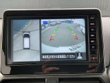 車を真上から見下ろしているかのように周囲の状況を把握して安心して駐車が行えるアラウンドビューモニターが付いています