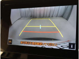 バックカメラが付いているので後方確認が非常にしやすいです。今や運転初心者も熟練者も必須装備!ついていて損はないですね♪
