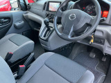 運転席まわりは、使用感も少なく良好な状態です。