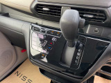 大好評のタッチパネル式エアコン(^^)/スマホのように操作しやすく、とても先進的で、さらにお掃除がとっても簡単(^^)b