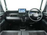 ◆インテリアパネル◆視界広々で非常に運転しやすくロングドライブでも疲れを感じさせないすっきりとまとまったインパネ周りです。
