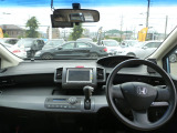 開放感のある運転席まわり!運転席からの視界も良好です!