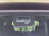 【スズキ セーフティサポート】走行中に前方の車両等を認識し、衝突しそうな時は警報とブレーキで衝突回避と被害軽減をアシスト。より安全にドライブをお楽しみいただけます。