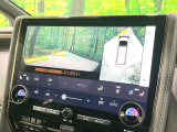 【パノラミックビューモニター】専用のカメラにより、上から見下ろしたような視点で360度クルマの周囲を確認することができます☆死角部分も確認しやすく、狭い場所での切り返しや駐車もスムーズに行えます。