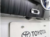 バックカメラが付いているので後方確認が非常にしやすいです。今や運転初心者も熟練者も必須装備!ついていて損はないですね♪