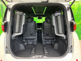 普段のお買い物や通勤、送迎等に十分な荷室スペースを確保しております。セカンドシートを倒すと、大きな荷物の積載も可能です♪