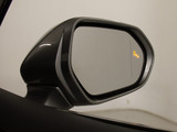 BSM(ブラインドスポットモニタ)!隣の車線を走る車両をレーダーで検知し、ドアミラーでは確認しにくい後側方エリアに存在する車両に加えて、急接近してくる車両も検知します。