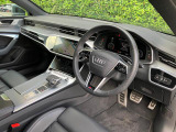 Audiのインテリアはエクステリア同様、優れたデザイン性とクオリティ、そして機能性を兼ね備えております。