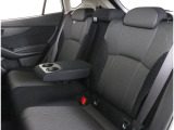 長時間の運転も疲れにくいフロントシート!体をしっかり支えてくれて運転がしやすい形状です!!後部座席もゆったり座れて足元のスペースも広々!ドライブの際は全員が窮屈な思いをせずにお楽しみいただけます!