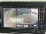 画像の左側は運転席から見ることのできないフロント左側を映している画像です、狭い道や幅寄せ時に便利です。