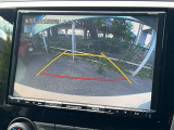 【バックカメラ】駐車時に後方がリアルタイム映像で確認できます。大型商業施設や立体駐車場での駐車時や、夜間のバック時に大活躍!運転スキルに関わらず、今や必須となった装備のひとつです!