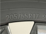 タイヤサイズは【205/55R17】