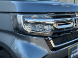 明るくて長寿命のLEDヘッドライト採用