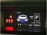 統一感のある洗練されたデザインのインパネ。操作パネルもドライバーを中心とした配置です。