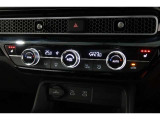 運転席と助手席の温度設定の変更が可能な左右独立タイプのデュアルエアコンです♪♪♪暑がりな人・寒がりな人も誰もが車内を快適にお過ごしいただけます♪♪♪