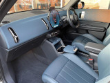 ◆LIBERALAは、輸入車選びの新たなスタイルを提案するインポート・セレクト・ブランドです。オーナー様となる方がクルマから直接感じる感性を第一にした、最良の一台との出会いをコーディネートいたします。
