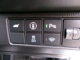 パーキングセンサーや横滑りを防ぐVSA等のスイッチ類は運転席の右側、手の届きやすい位置にあります。