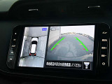 アラウンドビューモニターで運転席からクルマの前後左右の状況を確認できます。