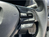 Hondaセンシングの機能のひとつ、アダプティブクルーズコントロール付!アクセルから足を離しても設定したスピードと前車との車間を保ち走行してくれます!車線維持もアシスト☆高速道路で疲労軽減ですね☆