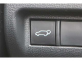 後ろが狭くてもサッと積める。途中で止められる安心のバックドア。後ろの駐車スペースが狭い時に重宝しますよ♪