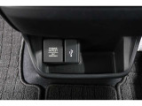 スマートフォンなどの音楽再生が可能なUSB接続ジャック装備車両です♪♪♪
