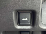 トランクも車内のスイッチで開けることが可能でございます。