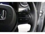 Hondaセンシングの機能のひとつ、アダプティブクルーズコントロール付!アクセルから足を離しても設定したスピードと前車との車間を保ち走行してくれます!車線維持もアシスト☆高速道路で疲労軽減ですね☆