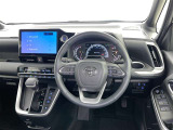 運転席まわりです。 各操作スイッチは使いやすい位置に配置されてます。