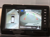前後左右4つのカメラで、上から見たような映像をお届け、駐車時も安心、アラウンドビューモニター付(肉眼では確認し辛い左前の映像に切り替えることも可能です)。