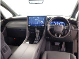 オシャレなインテリアで運転する気分も盛り上がりますよね^^