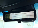 【デジタルインナーミラー】後席の大きな荷物や同乗者で後方が確認しづらい時でも安心!カメラが撮影した車両後方の映像をルームミラー内に表示。クリアな視界で状況の確認が可能です!