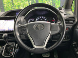 【純正革巻きステアリング】上質な革を使用することで、手にしっかり馴染みとても運転しやすいハンドルです♪